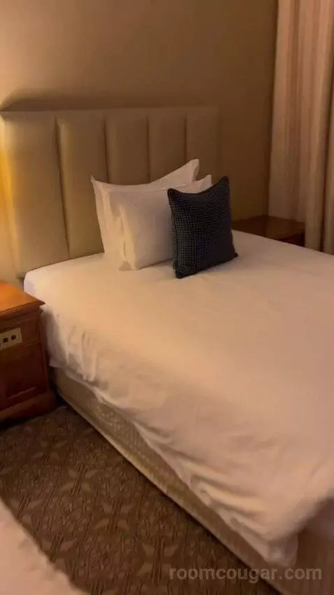 Deluxe Room (#1807) bed picture #5