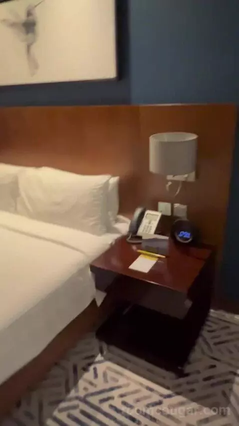 Deluxe King Room (#805) bed picture #7