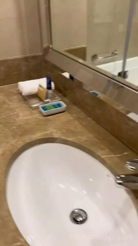 Business Suite King with Balcony - Complimentary Shuttle Service To Dubai Mall and Kite Beach (#0808) bathroom picture #1