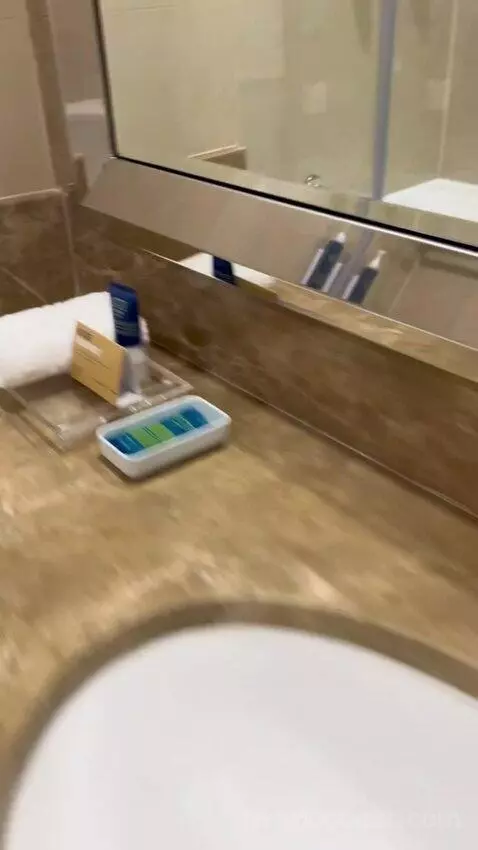 Business Suite King with Balcony - Complimentary Shuttle Service To Dubai Mall and Kite Beach (#0808) bathroom picture #10