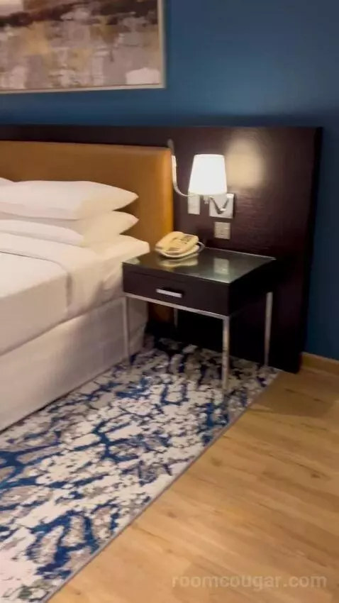 Business Suite King with Balcony - Complimentary Shuttle Service To Dubai Mall and Kite Beach (#0808) bed picture #1