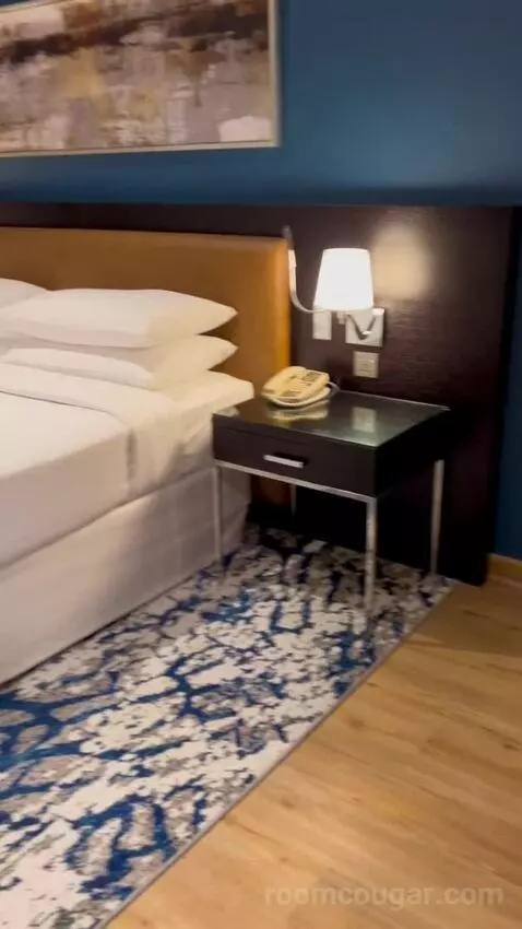 Business Suite King with Balcony - Complimentary Shuttle Service To Dubai Mall and Kite Beach (#0808) bed picture #2