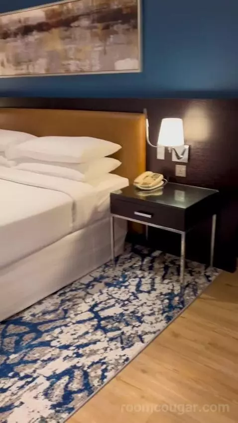 Business Suite King with Balcony - Complimentary Shuttle Service To Dubai Mall and Kite Beach (#0808) bed picture #3