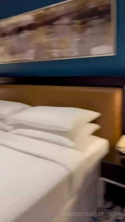 Business Suite King with Balcony - Complimentary Shuttle Service To Dubai Mall and Kite Beach (#0808) bed picture #10