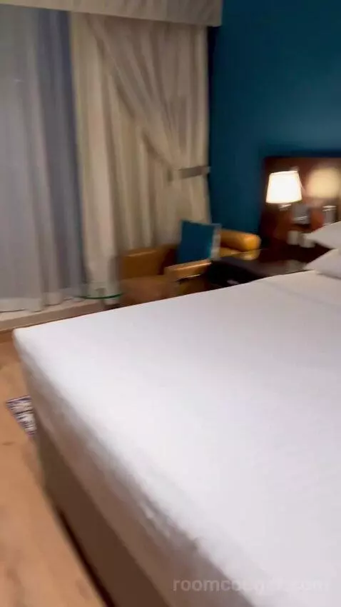 Classic King Room with Balcony - Complimentary Shuttle Service To Dubai Mall and Kite Beach (#0213) bed picture #12