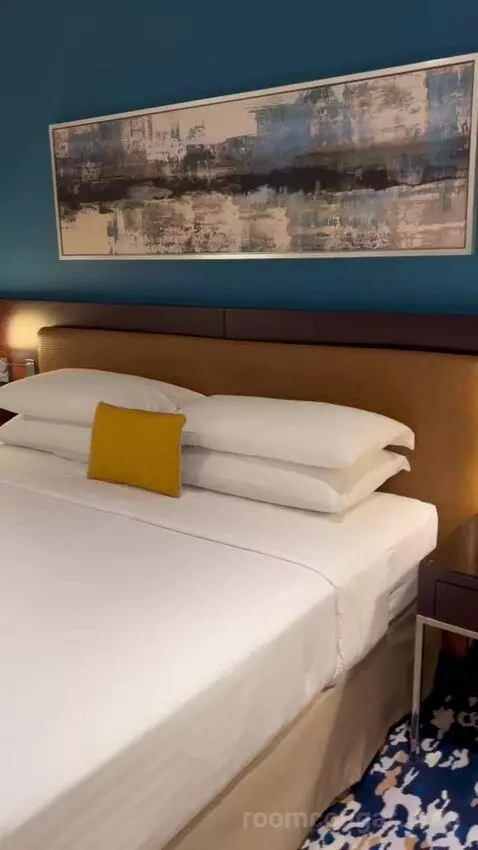 Classic King Room with Balcony - Complimentary Shuttle Service To Dubai Mall and Kite Beach (#0213) bed picture #6