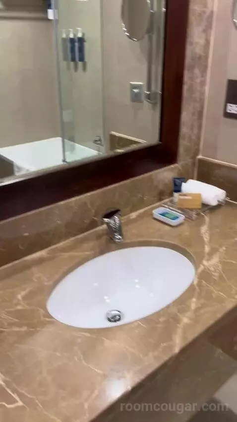 Classic Twin Room with Balcony - Complimentary Shuttle Service To Dubai Mall and Kite Beach (#0205) bathroom picture #5