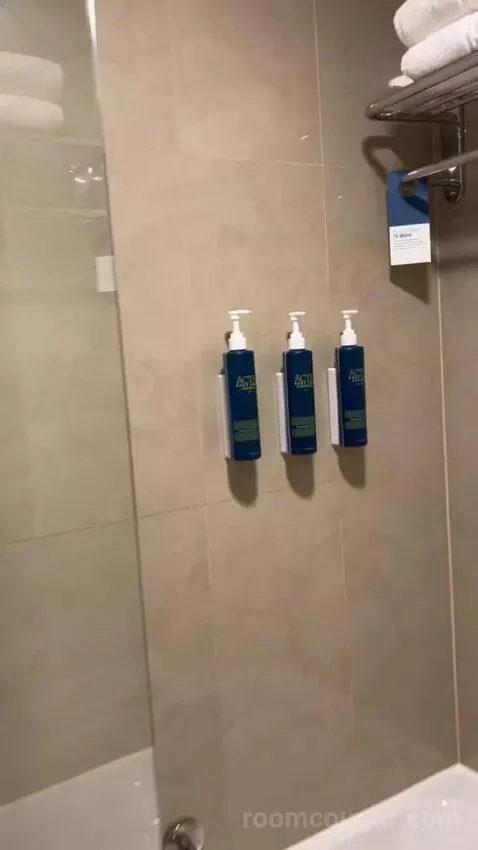 Classic Twin Room with Balcony - Complimentary Shuttle Service To Dubai Mall and Kite Beach (#0205) bathroom picture #8