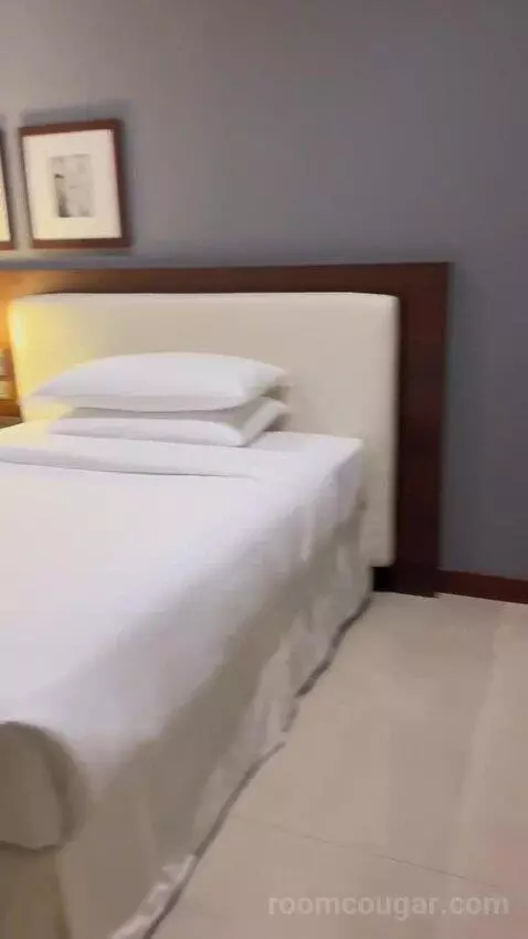 Classic Twin Room with Balcony - Complimentary Shuttle Service To Dubai Mall and Kite Beach (#0205) bed picture #8