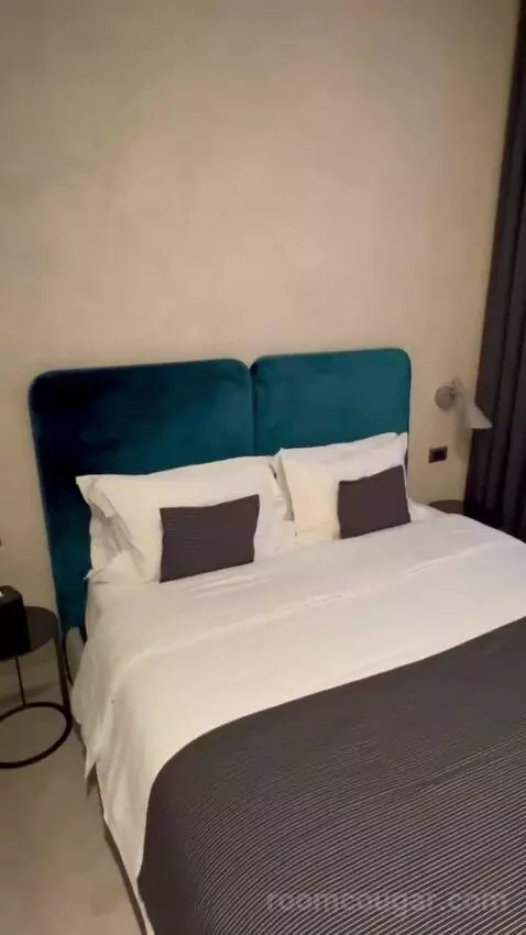 Large Double Room (#208) bed picture #7