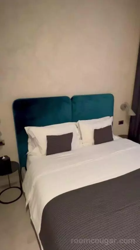 Large Double Room (#208) bed picture #8
