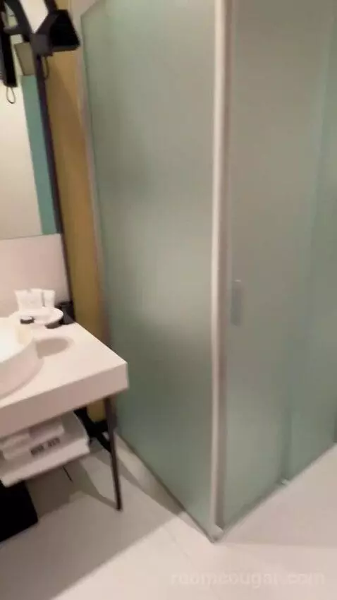 Large Double Room (#208) bathroom picture #8