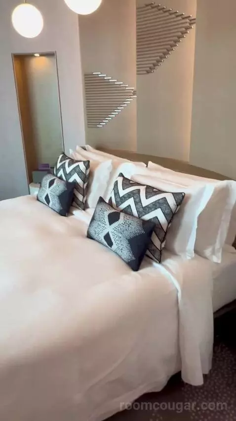 Executive Suite - Executive Lounge Access (#514) bed picture #6