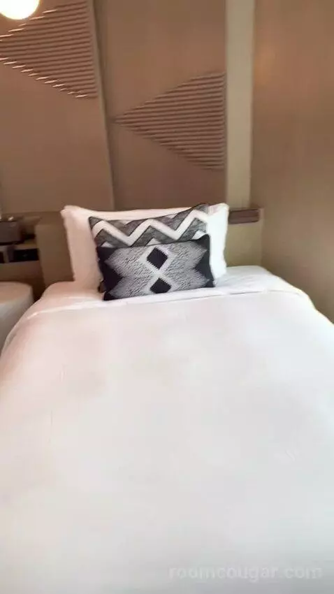 Deluxe Twin Room (#623) bed picture #2