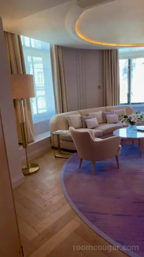 Executive Suite (#400) picture #4