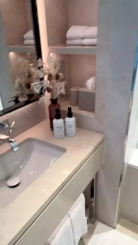 Deluxe Double Room (#418) bathroom picture #9