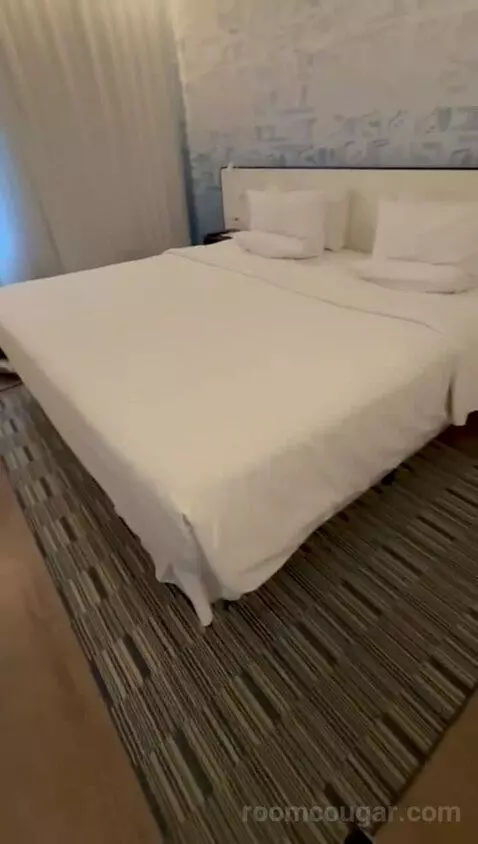 Superior Queen Room (#602) bed picture #9
