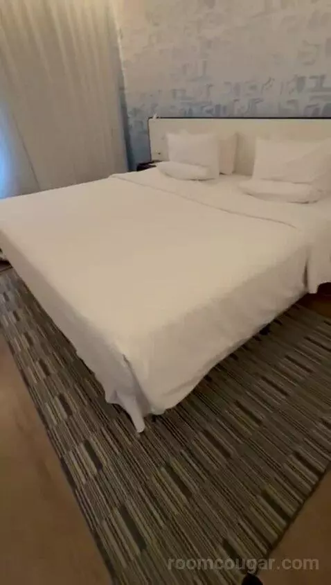 Superior Queen Room (#602) bed picture #10