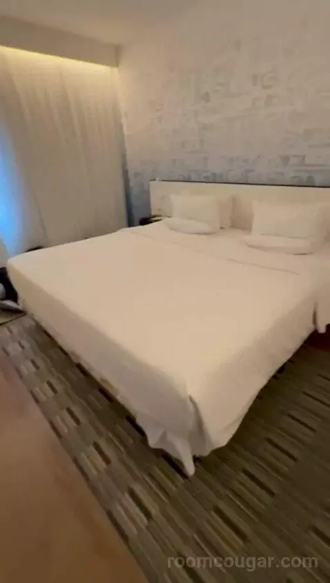 Superior Queen Room (#602) bed picture #3