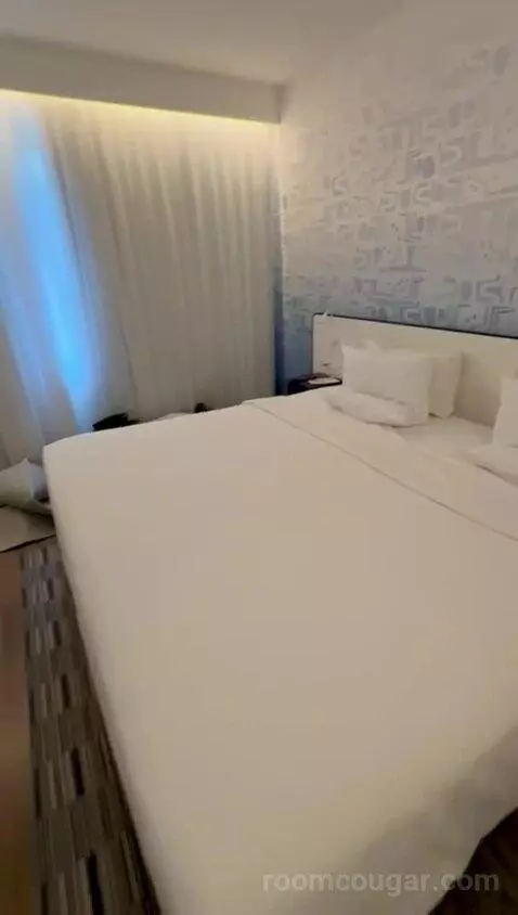 Superior Queen Room (#602) bed picture #7