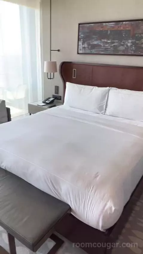 One Bedroom Suite with Sea View, Balcony and Lounge Access (#903) bed picture #2