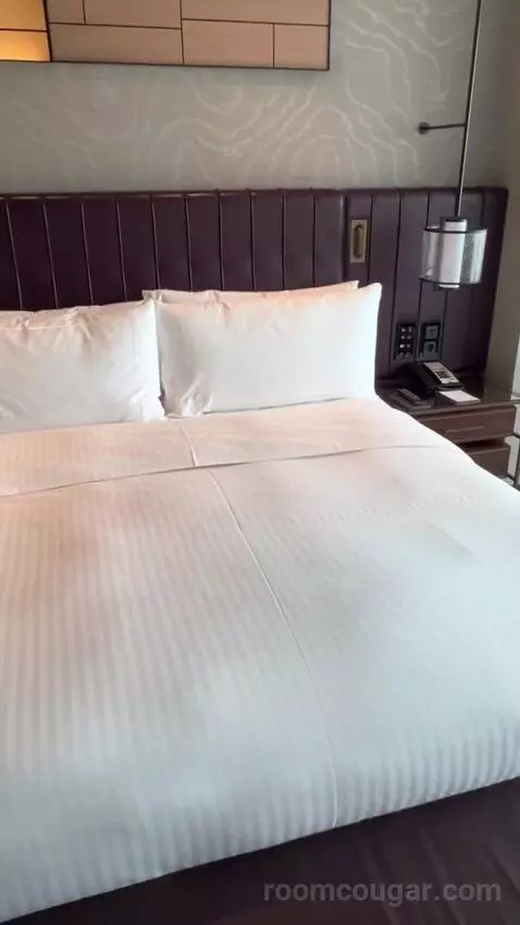 Fairmont Room with Sea View and Balcony (#804) bed picture #11