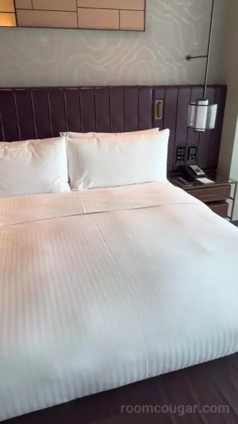 Fairmont Room with Sea View and Balcony (#804) bed picture #12