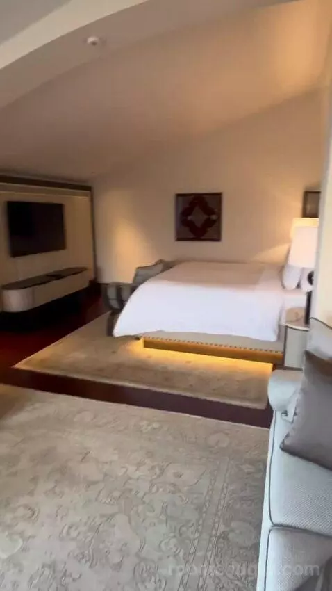 Shahzade One-Bedroom King Suite (#305) bed picture #1