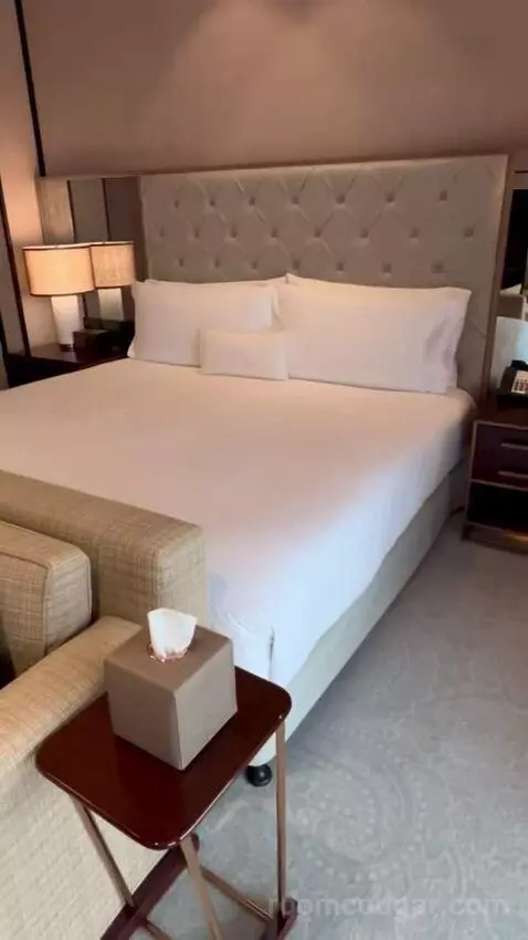 Deluxe King Room (#3125) bed picture #3