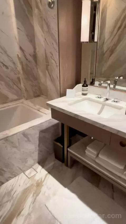 Deluxe King Room (#3125) bathroom picture #6