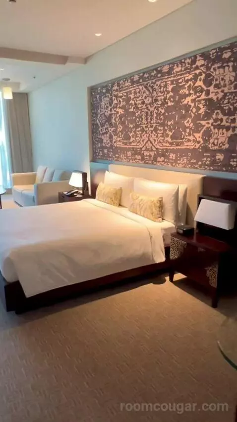 Junior Suite (#504) bed picture #4