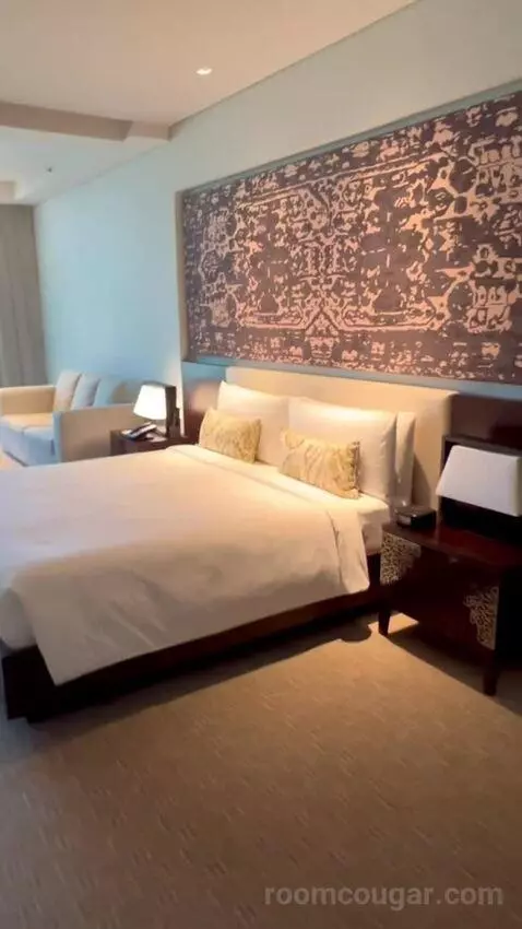 Junior Suite (#504) bed picture #6