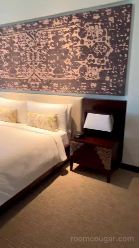 Junior Suite (#504) bed picture #7