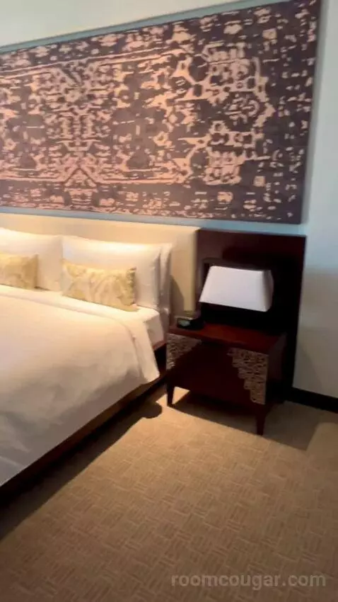 Junior Suite (#504) bed picture #9