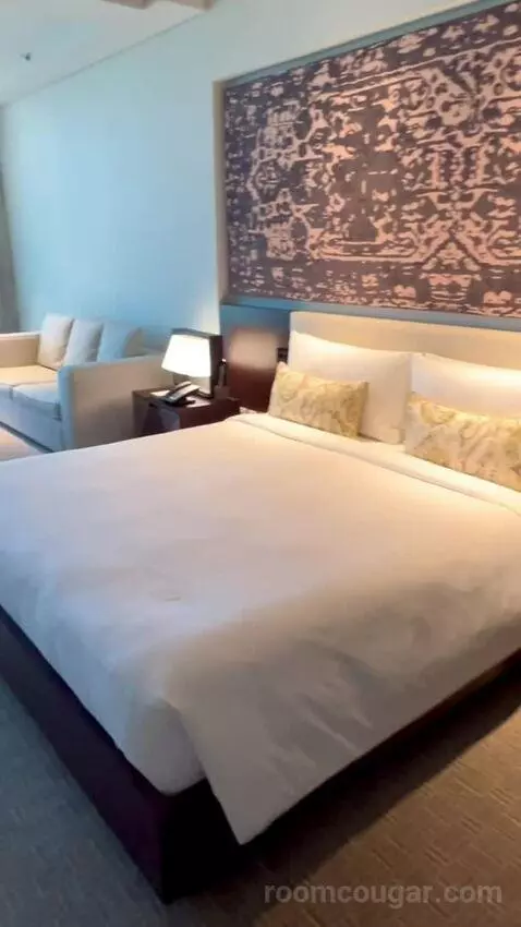 Junior Suite (#504) bed picture #10
