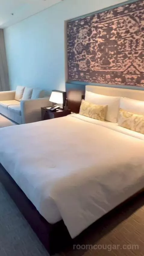 Junior Suite (#504) bed picture #11