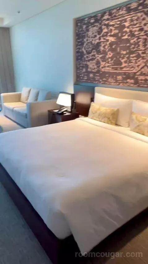 Junior Suite (#504) bed picture #12