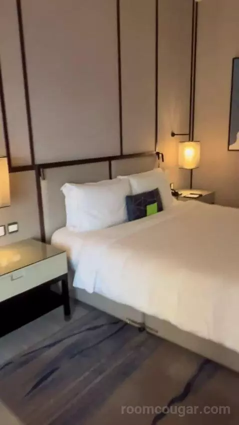 Newly Renovated - Sea View Room with Balcony - King Bed (#1809) view picture #7
