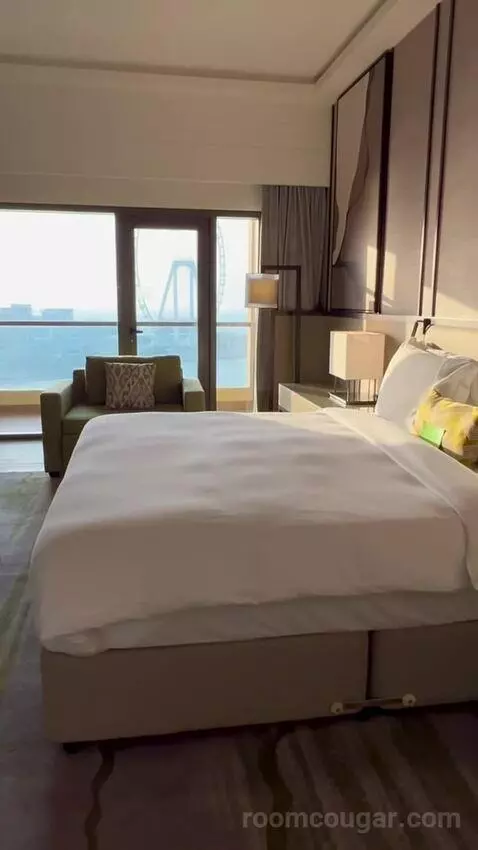 Newly Renovated - Sea Front One Bedroom Suite with Balcony and Lounge Access (#1701) bed picture #9