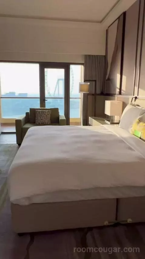 Newly Renovated - Sea Front One Bedroom Suite with Balcony and Lounge Access (#1701) bed picture #11