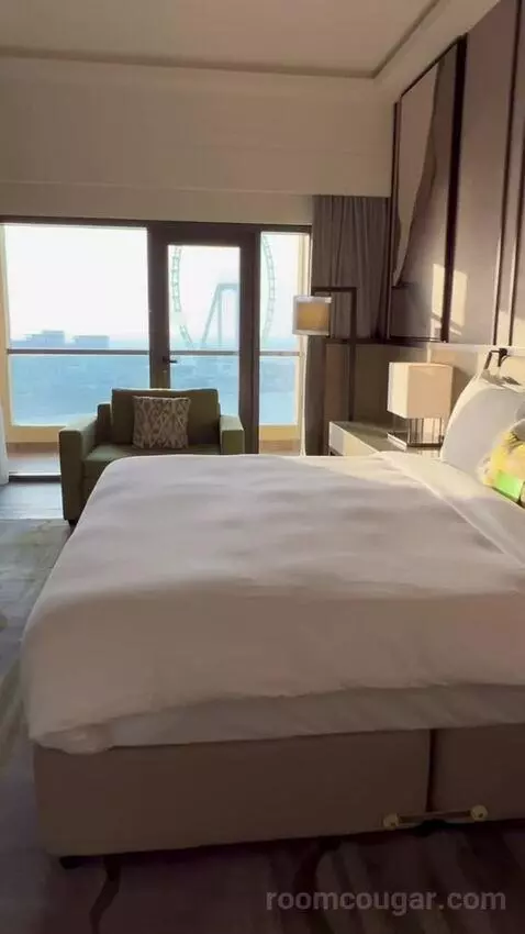Newly Renovated - Sea Front One Bedroom Suite with Balcony and Lounge Access (#1701) bed picture #12