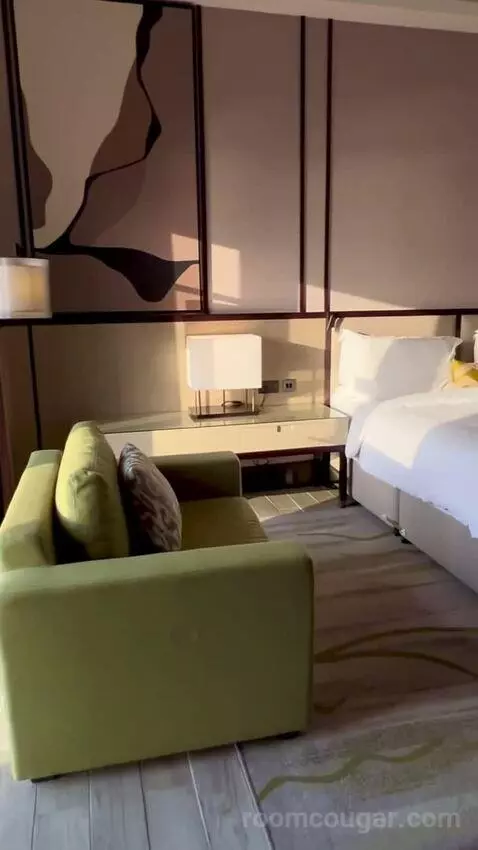 Newly Renovated - Sea Front One Bedroom Suite with Balcony and Lounge Access (#1701) bed picture #1