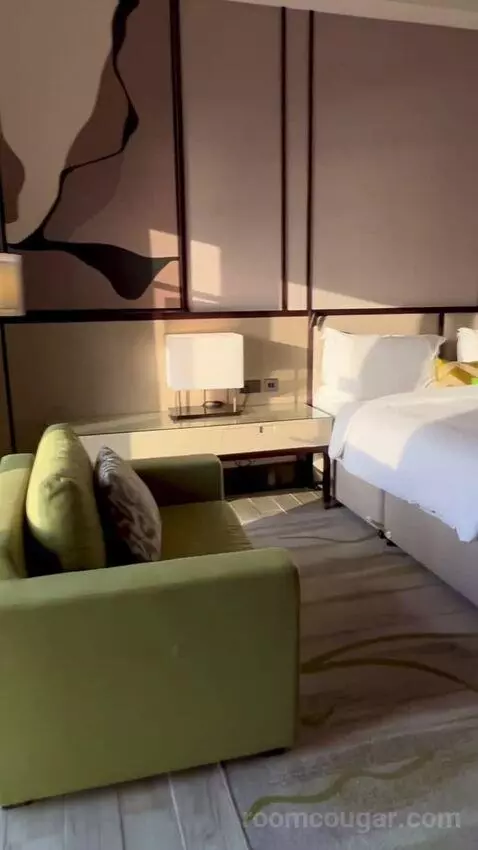 Newly Renovated - Sea Front One Bedroom Suite with Balcony and Lounge Access (#1701) bed picture #2