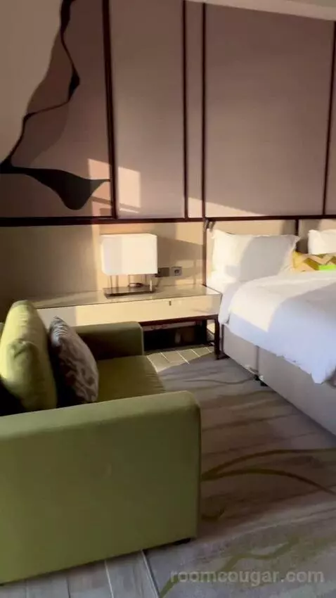 Newly Renovated - Sea Front One Bedroom Suite with Balcony and Lounge Access (#1701) bed picture #3