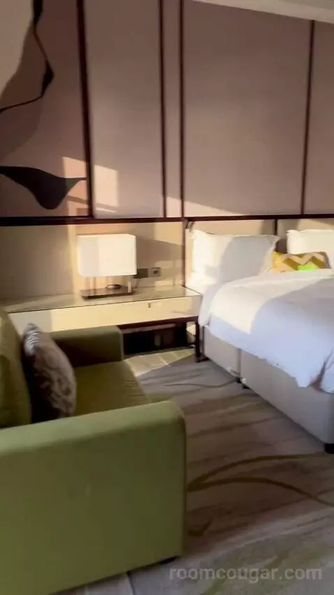 Newly Renovated - Sea Front One Bedroom Suite with Balcony and Lounge Access (#1701) bed picture #4