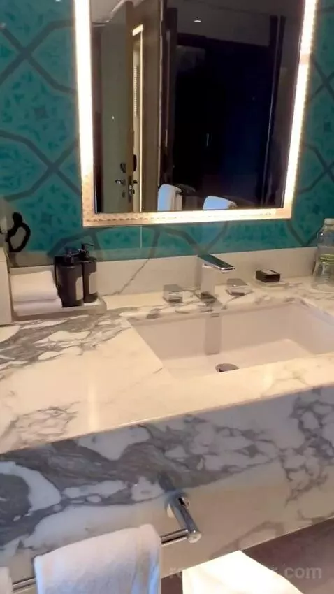 Fabulous Twin Room (#605) bathroom picture #11