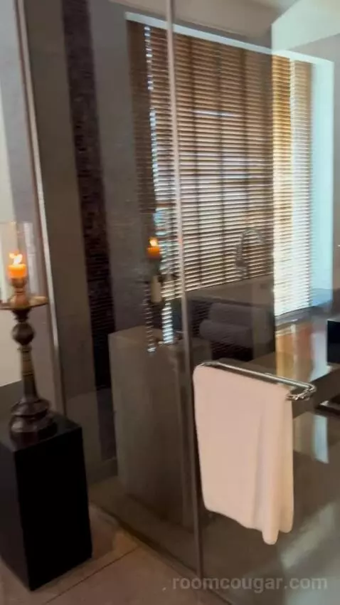 Chedi Club Suite bathroom picture #12