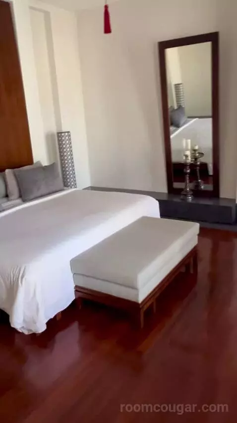 Chedi Club Suite bed picture #1