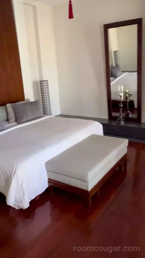 Chedi Club Suite bed picture #2