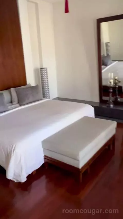 Chedi Club Suite bed picture #3